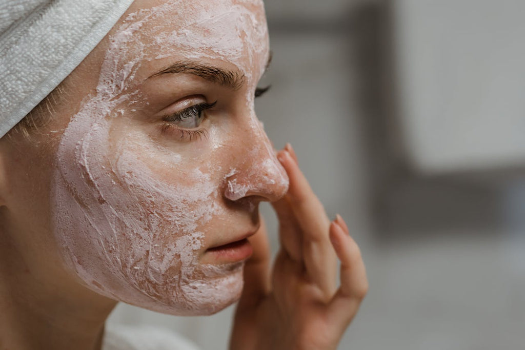WHAT TO KNOW ABOUT OILY SKIN